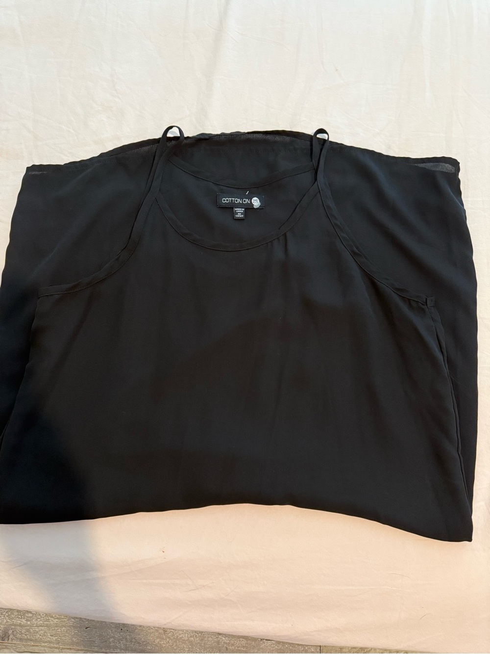 Black short dress - Picture 2 of 3